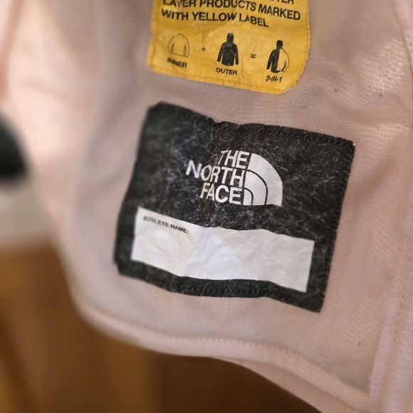 The North Face Soft Pink Fleece Zip Up Jacet - Picture 4 of 4